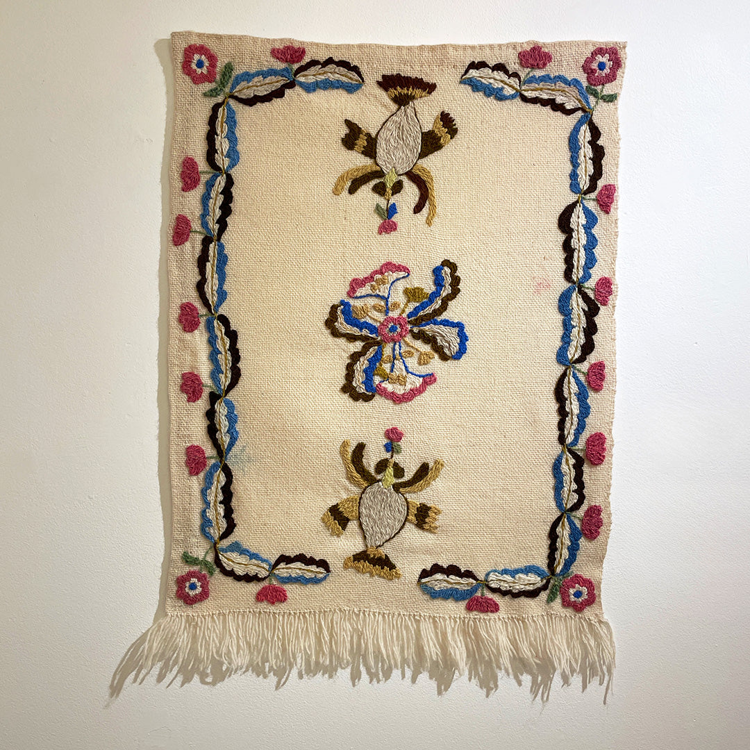 Susurros De Los Archivos / Whispers From The Archives (Traditional Moth Motif)