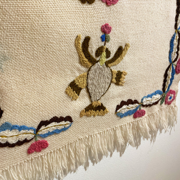 Susurros De Los Archivos / Whispers From The Archives (Traditional Moth Motif)