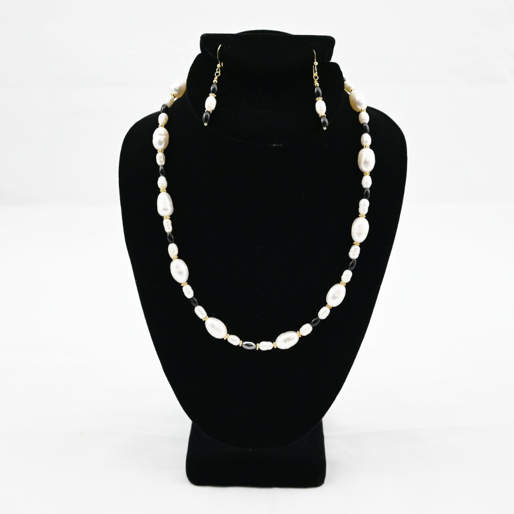 Necklace/Earrings Pearls and Black Agate