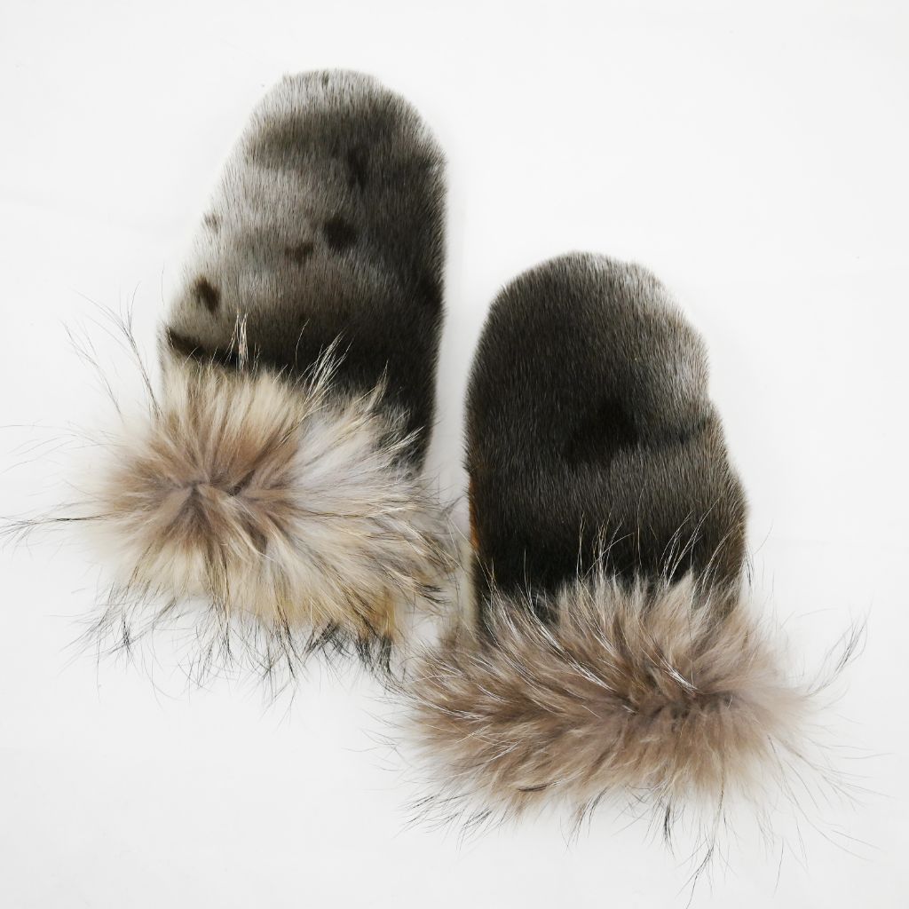 Seal Skin Mitts with Wolf